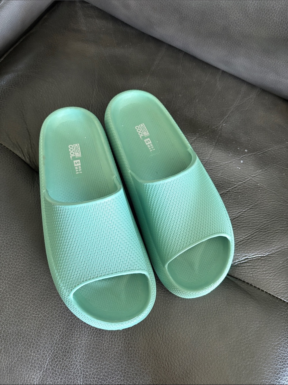 32 Degrees Mint Green Slide Sandals
